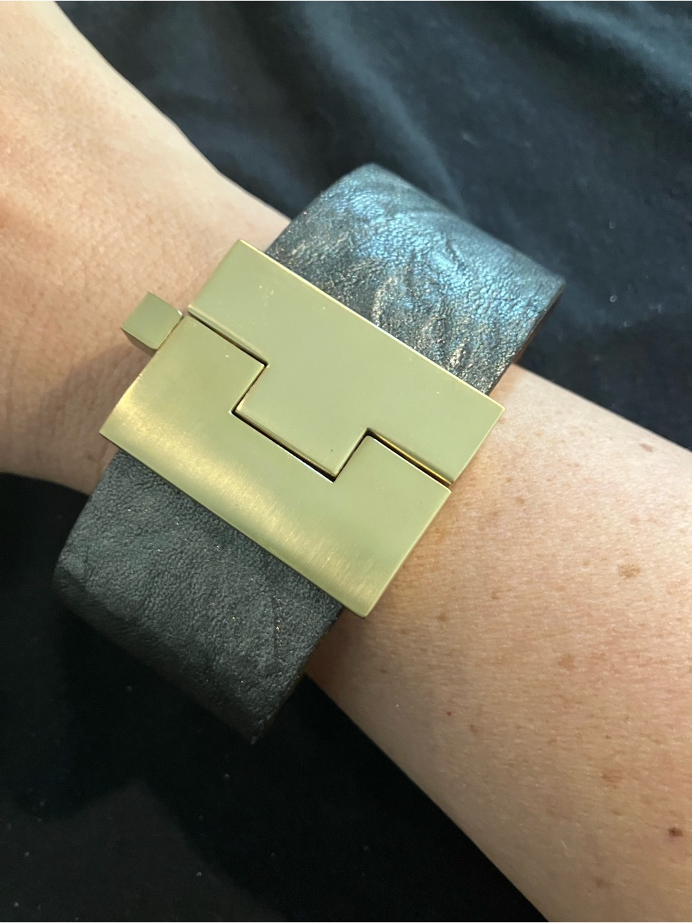 Wide Silver-grey Leather Bracelet with Polished Gold Geometric Jigsaw Clasp